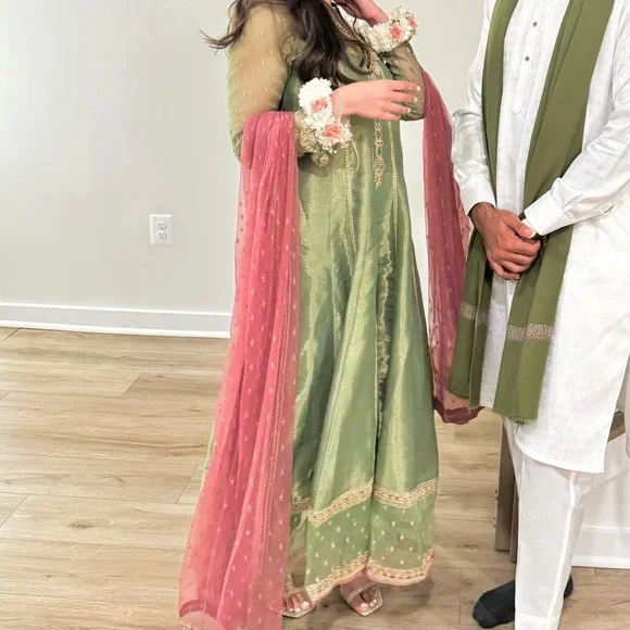 Farah Talib Aziz Green Outfit. *fixed price* - Picture 4 of 6